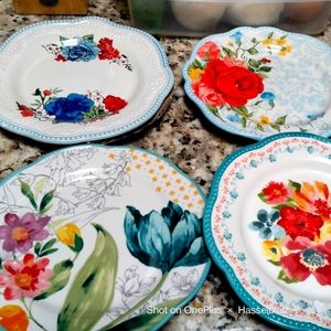 Pioneer woman plates